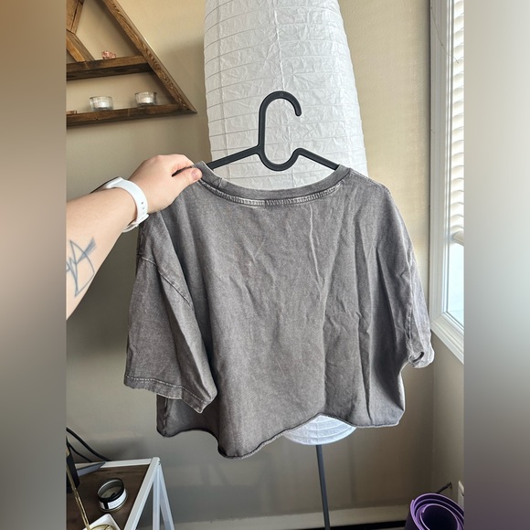 NWT Garage Cropped Graphic T Shirt - Picture 2 of 7